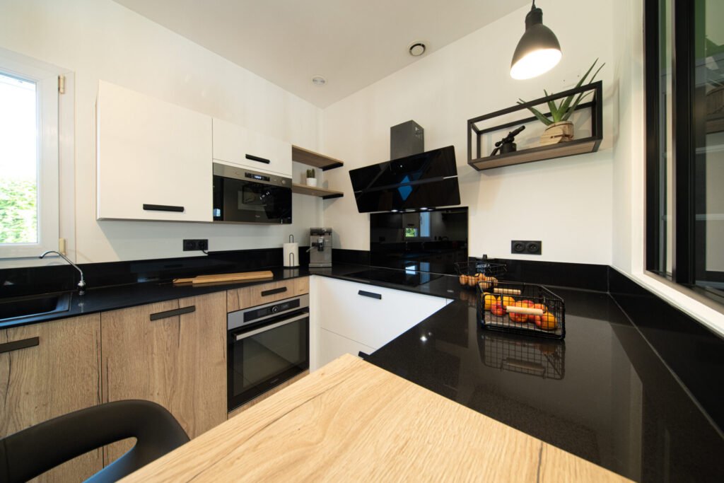 Vue pôle cuisson d'une rénovation cuisine, par Kty.L Intérieurs, UFDI, Avignon, Nîmes, Uzès